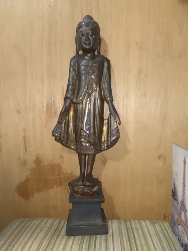 Buda Escultura em madeira