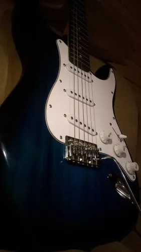 Guitarra KONIG TG-530 semi-nova