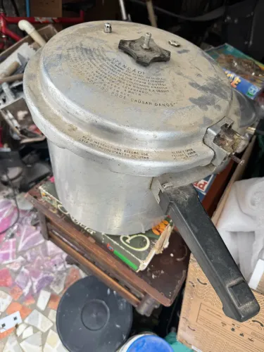 Vendo panela de pressão gigante
