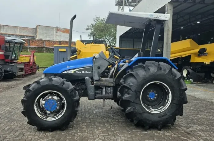 Trator New Holland TL85E ano 2005