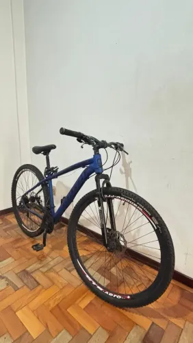 Bicicleta aro 29 em excelente estado.