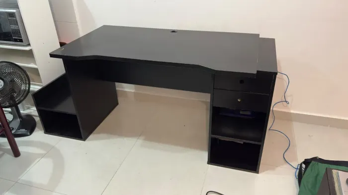 Mesa para Computador/Escritório Preta com Gavetas e Nichos