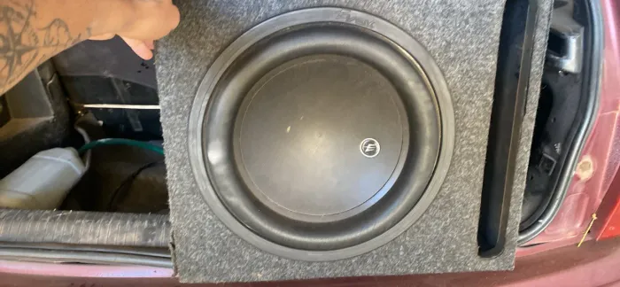 Grave Evok 600 rms na caixa projetada