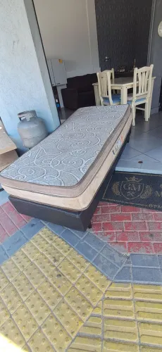 Cama de solteiro com colchão