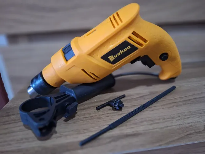 Furadeira de impacto 1000W 110v Novinha
