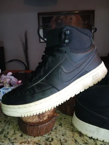 Vendo Nike court vision mid Black raro e barato,conservado demais de couro