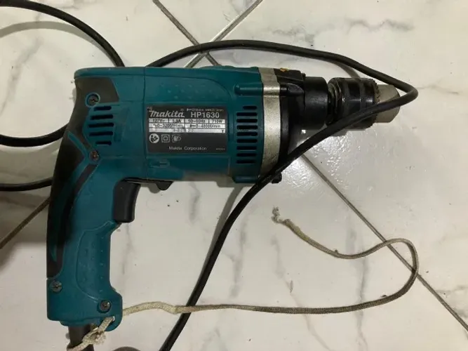 Furadeira de Impacto Makita HP1630K 710W