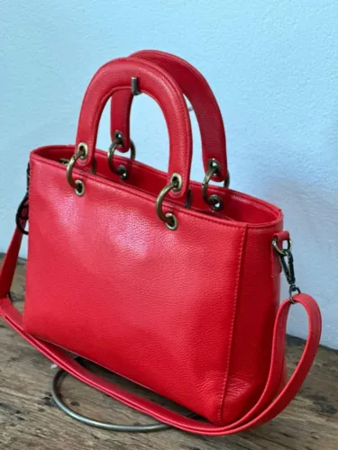 Vende se bolsas em couro legítimo 