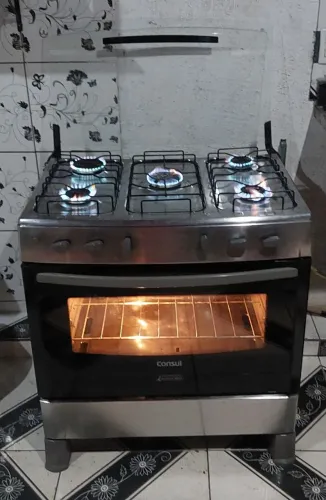 Ótimo fogão consul inox de 5 bocas manual com super chama com luminária conservado