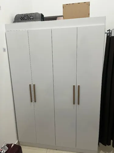 Guarda-roupa com um mês de uso