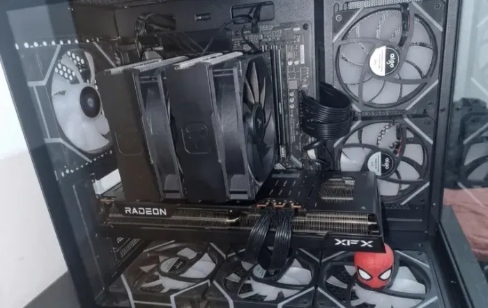 PC Gamer High-End: Ryzen 7 5800X3D + RX 7800 XT | 32GB RAM | 3.5TB | Aceito Trocas