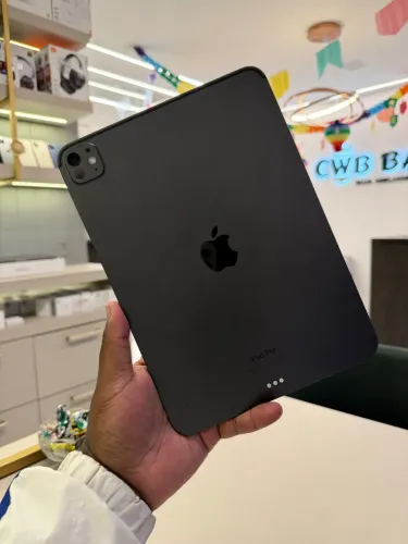iPad Pro 11 M4 256GB WiFi Grafite - Loja Física