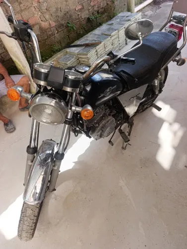 Moto Suzuki