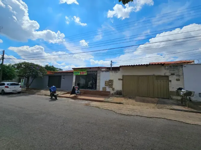 Casa 3 quartos mais sala comercial com cozinha e banheiro mais 2 barracões tudo alugado co