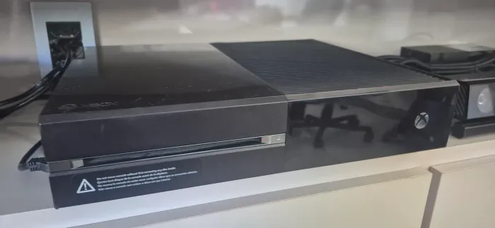 Xbox One com 2 controles e Kinect!!!
