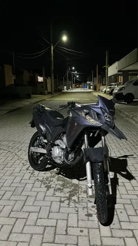 Vendo xre para assumir parcelas