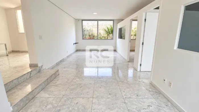 Casa residencial/comercial com área de 598m², 07 quartos, 02 suítes, 05 vagas no Bairro Sã