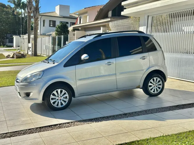 Fiat Idea Attractive 1.4 Fire Flex 8V 5P 2014