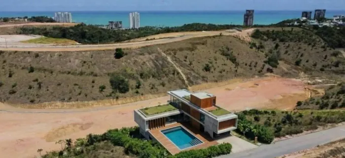 Condomínio Tramonto completo de área de lazer e vista mar - lote com 590m² - Repasse parce