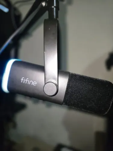 FIFINE AM8 Microfone dinâmico USB/XLR + Braço Articulado