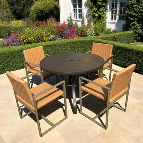 CONJUNTO MESA DE ALUMINIO RIPADO COM FURO PARA OMBRELONE + 4 CADEIRAS DE FIBRA SINTÉTICA