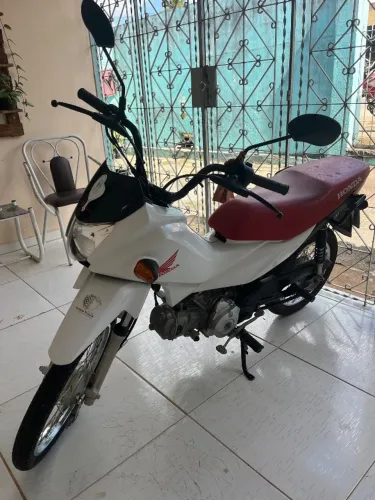 Moto de passeio pouco usada