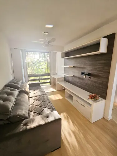 Apartamento mobiliado 2 dormitórios com vaga coberta - Alto Teresópolis