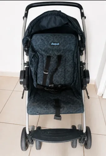 Carrinho de bebê suporta até 15kg