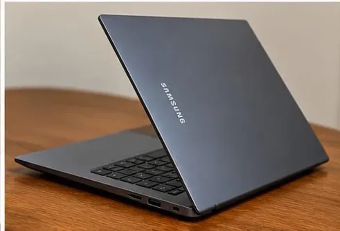 Vendo samsung galaxy book4, core i5, 16 gb ram, 2tb, nvidia