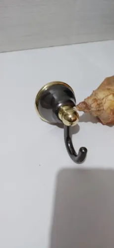 Vendo cabide gancho,cor fumê/dourado,Deca Bella Époc.