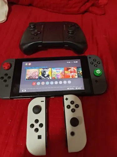 NINTENDO SWITCH V2 128 Gb(CHIPADO) + DOCK+ CASE+ Dois Joy-Cons extra