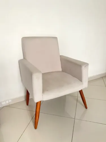Poltrona bege para sala
