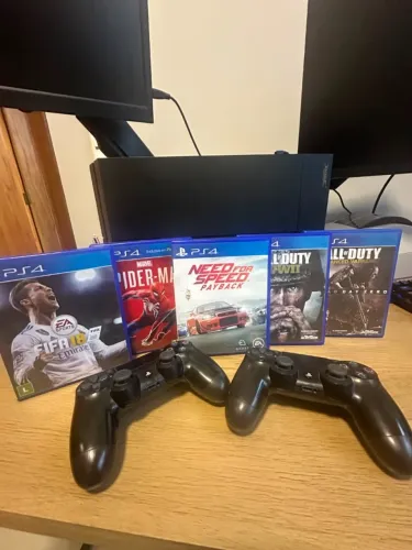 PlayStation 4 + 2 Controles + Dock + Ventoinha + 5 Jogos original