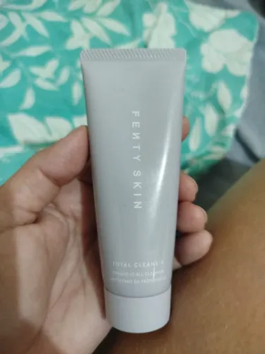 Skin total Cleanser com FENTY SKIN 45 ml