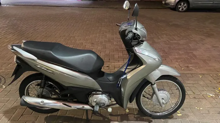 Moto semi nova sem detalhes Biz 110i 2023/2024