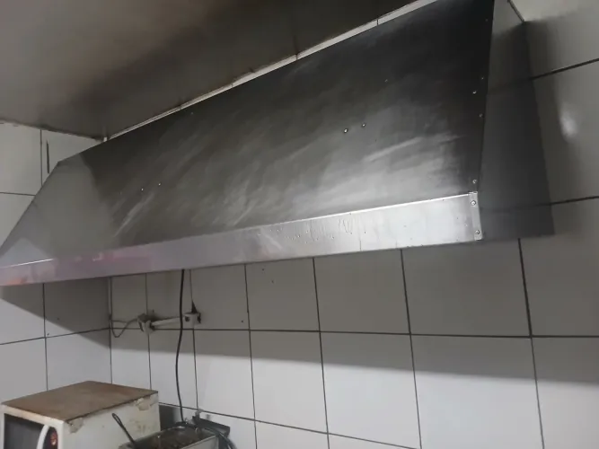 Coifa em inox de 2 ventiladores com 2 metros e vinte usada com pouco tempo de uso 