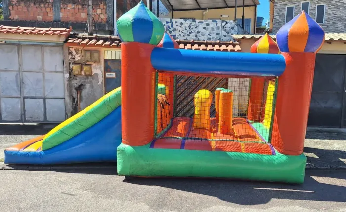 Pula pula escorrego inflável 