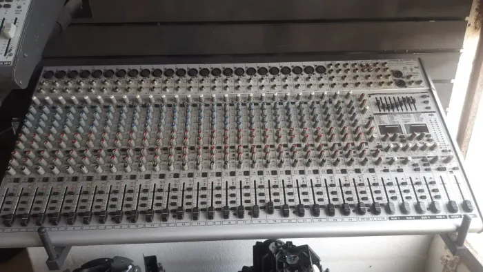Mesa de som behringer 32 canais tudo funcionando