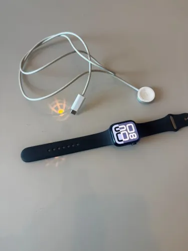 Apple Watch Series 7 - 41mm  Apple Watch Series 7 41mm semi novo, em bom estado de cons