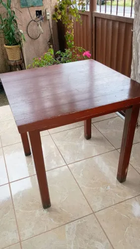 Mesa com 2 cadeiras