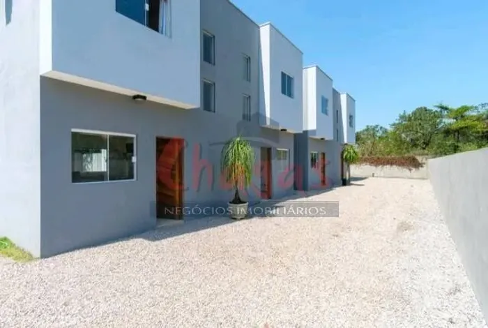 VENDE-SE | SOBRADO EM CONDOMÍNIO FECHADO | CAPRICÓRNIO II.