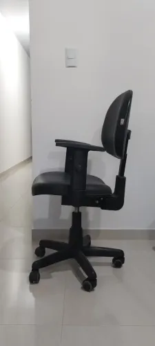 Cadeira de escritório couro reforçada