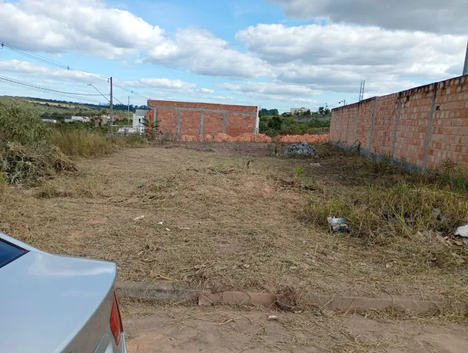 Vendo lote bairro lagoa park Divinópolis.otima localização c asfalto ,luz ,água ..