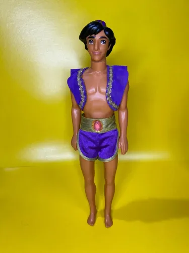 Boneco Aladdin praia