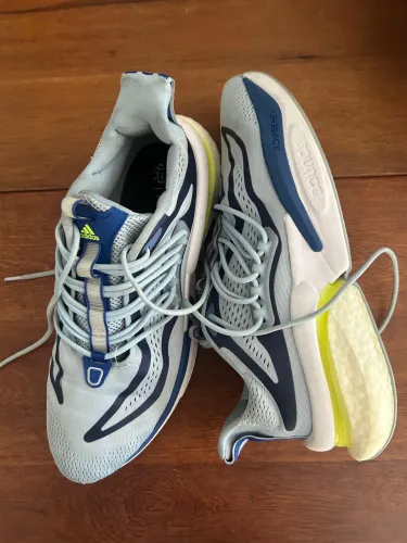 Tênis Adidas Alphaboost 350 reais