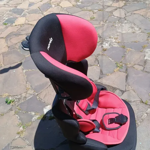 Vendo cadeira de bebê ótimo estado como nova sem manchas pouco uso.nem chegou ser lavada