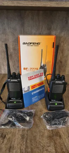 Vendo kit Rádio comunicador baofeng original novo.