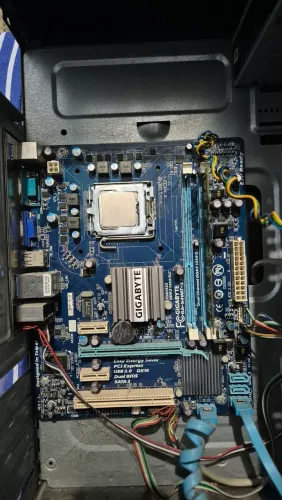 PC Intel E3400 + 2gb RAM + placa mãe GA-G41MT-S2P + gabinete com leitor DVD 