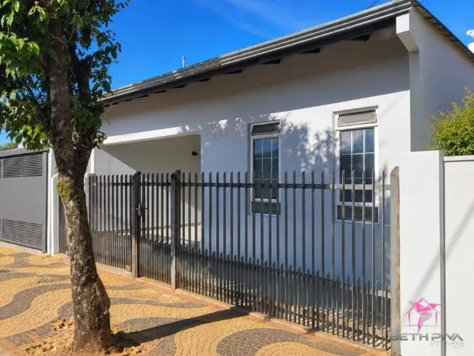 Casa à Venda com Salão Comercial em Rua de Grande Movimento Moradia e Renda Extra no Mesm