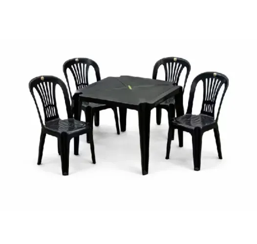 Mesa plástica com 4 cadeiras